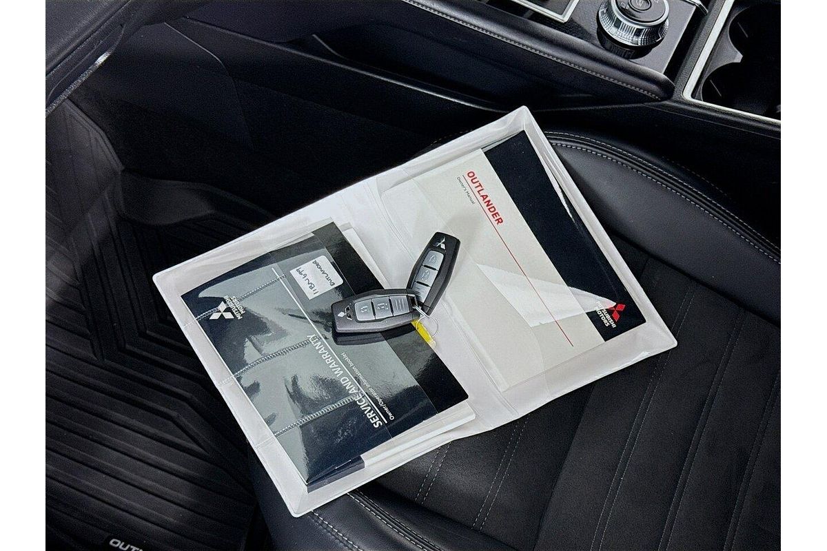 2023 Mitsubishi Outlander LS Black Edition ZM