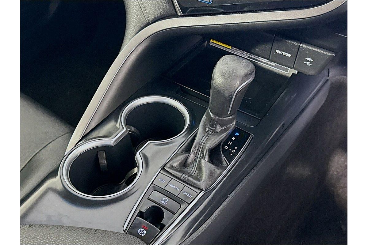 2019 Toyota Camry SX GSV70R