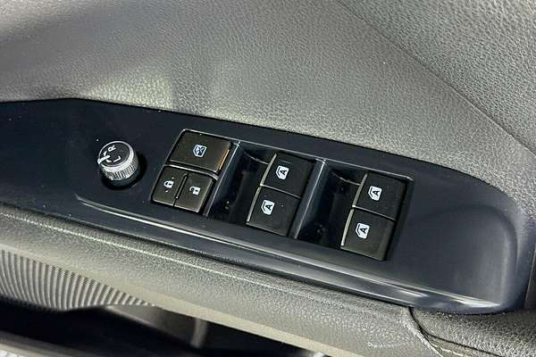 2019 Toyota Camry SX GSV70R