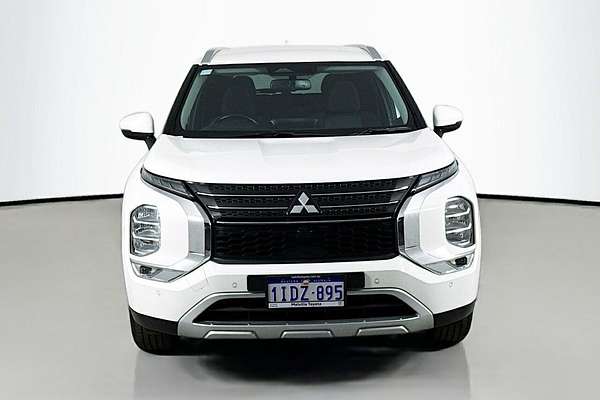 2024 Mitsubishi Outlander LS ZM