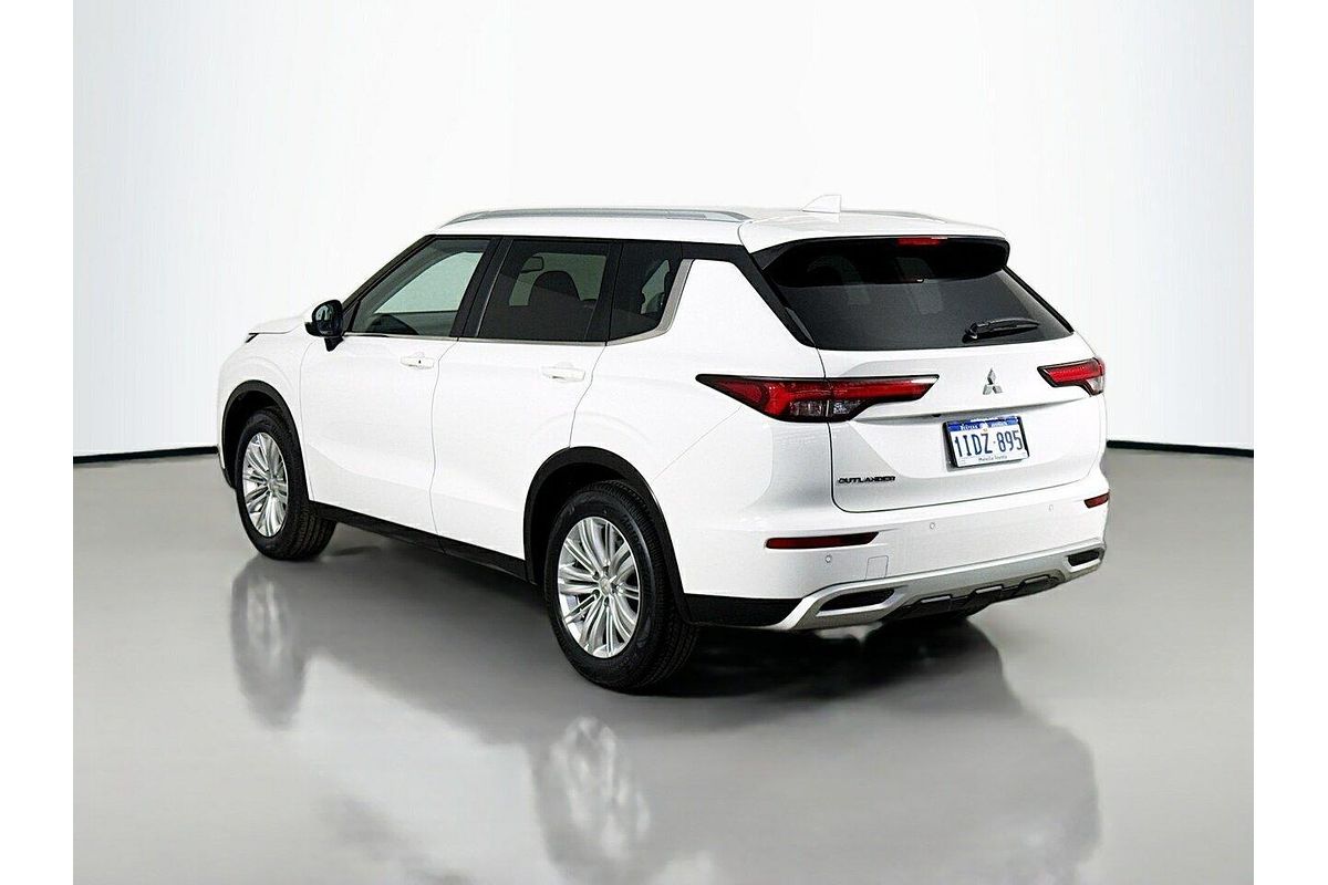 2024 Mitsubishi Outlander LS ZM