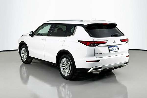 2024 Mitsubishi Outlander LS ZM