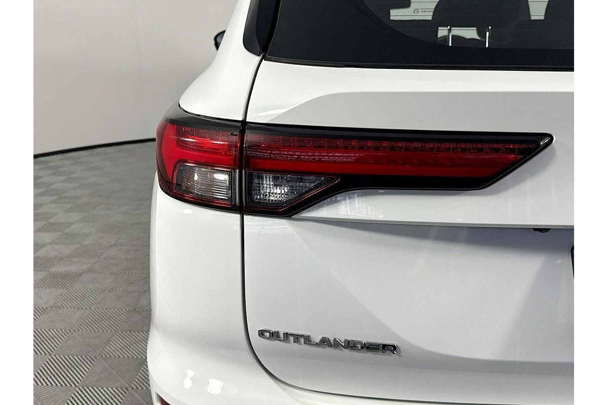 2024 Mitsubishi Outlander ES ZM