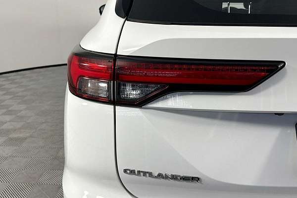 2024 Mitsubishi Outlander ES ZM