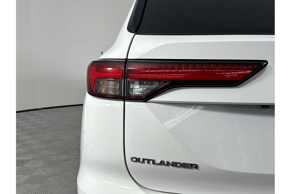 2024 Mitsubishi Outlander LS ZM