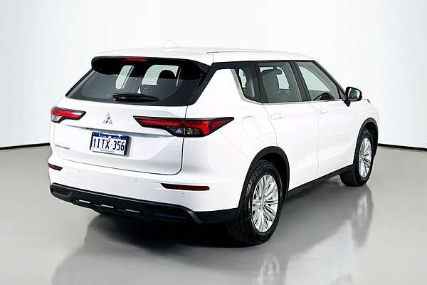 2024 Mitsubishi Outlander ES ZM