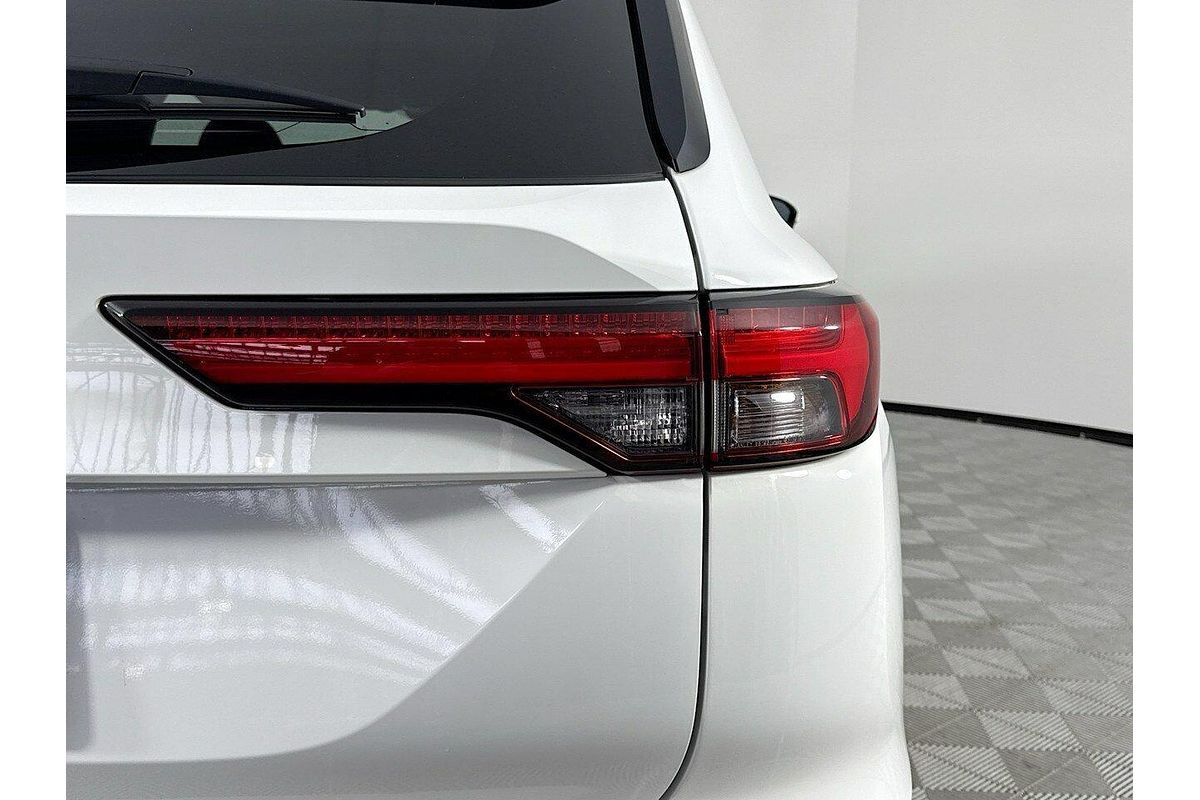 2024 Mitsubishi Outlander LS ZM