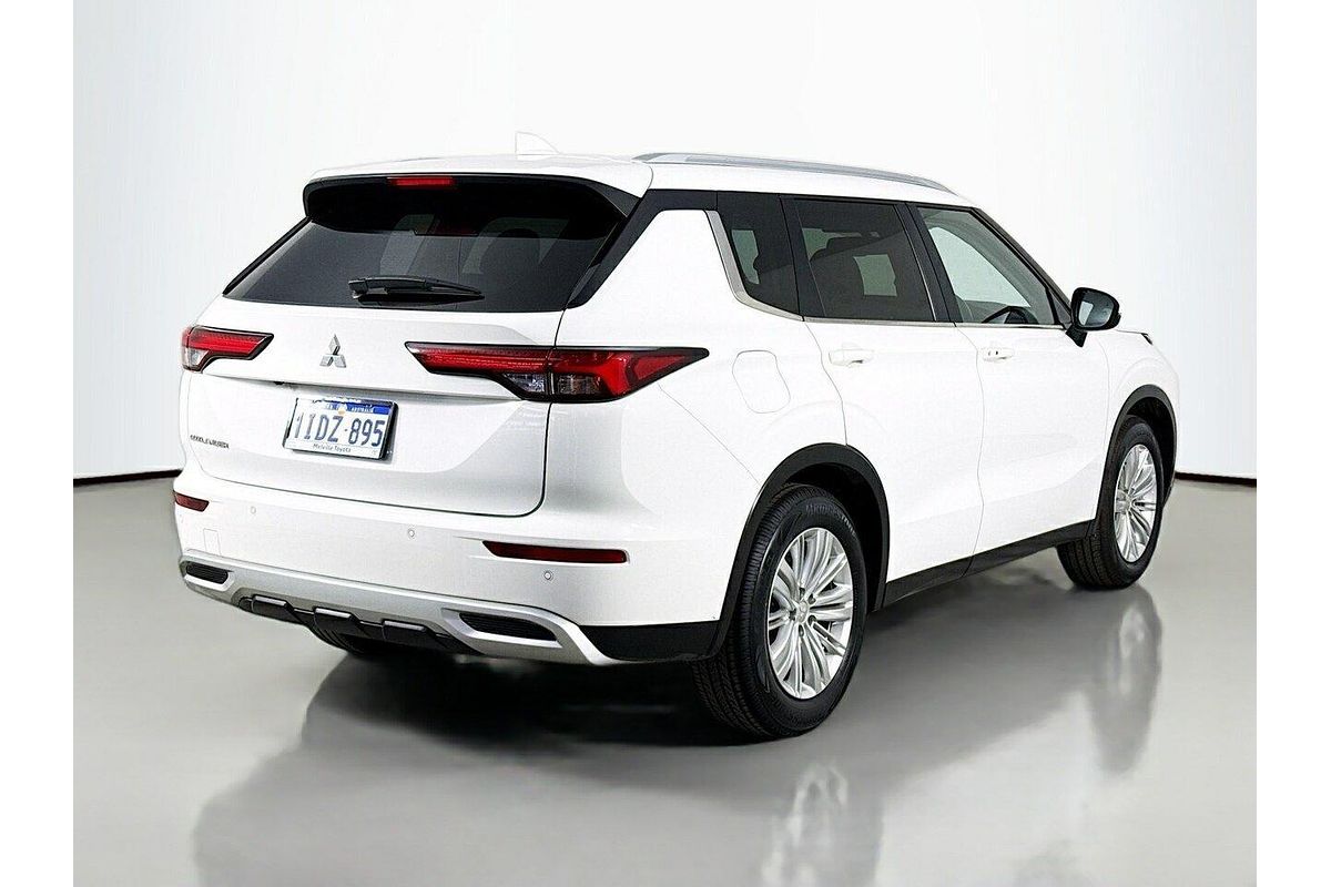 2024 Mitsubishi Outlander LS ZM