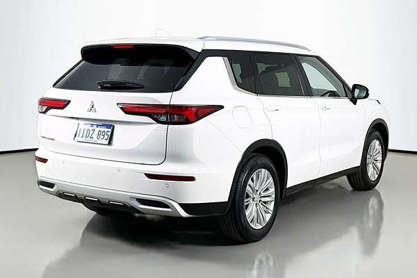 2024 Mitsubishi Outlander LS ZM