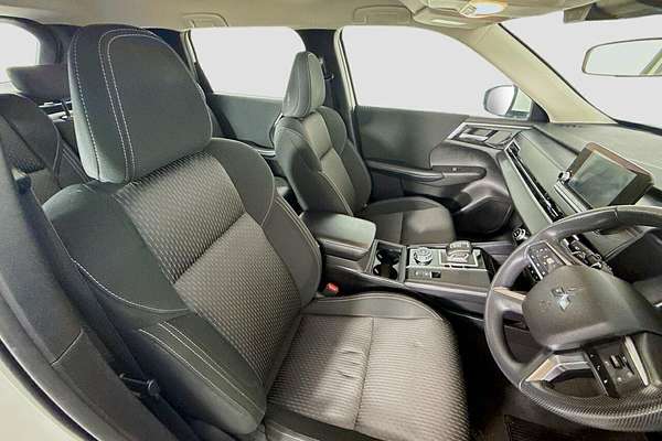 2024 Mitsubishi Outlander ES ZM