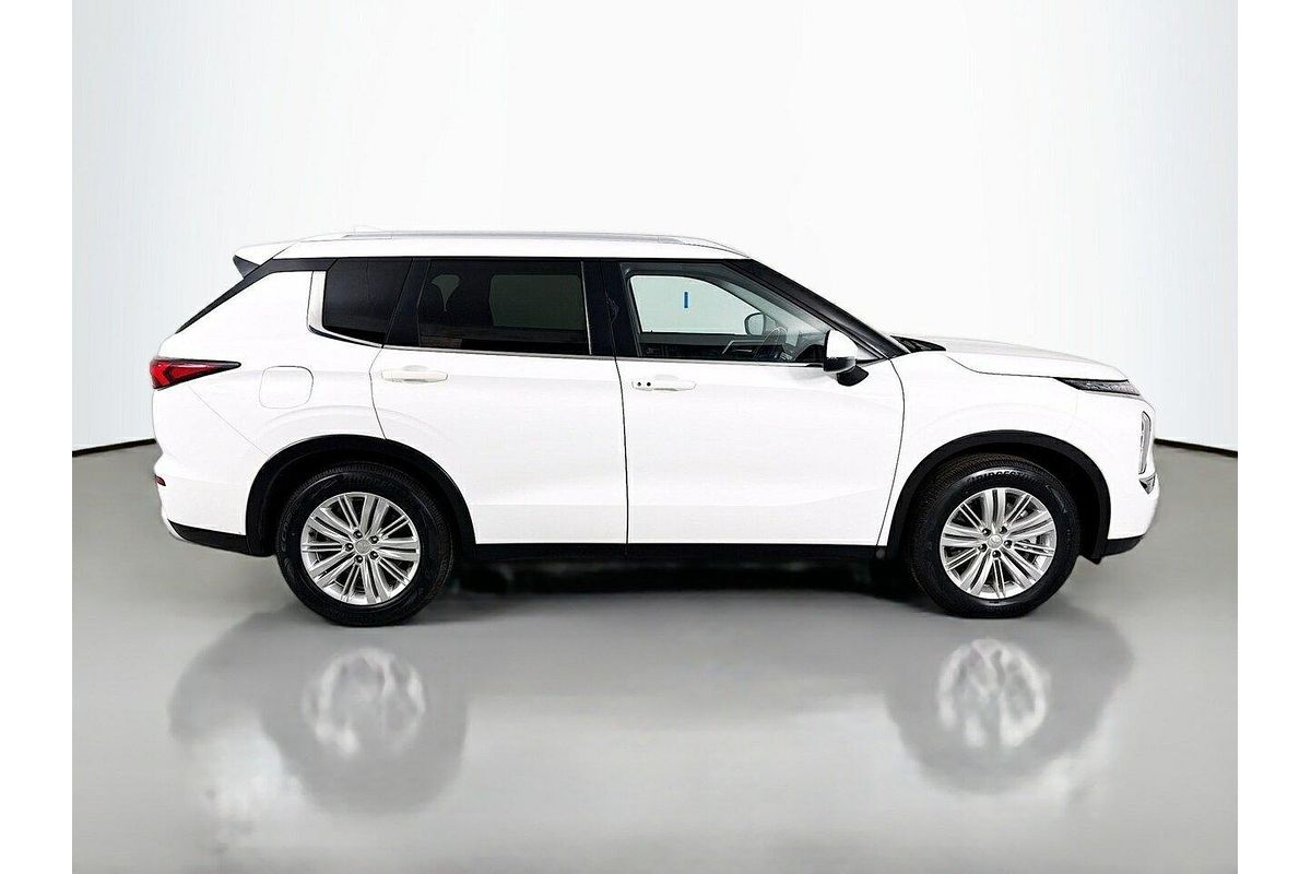 2024 Mitsubishi Outlander LS ZM