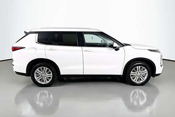 2024 Mitsubishi Outlander LS ZM