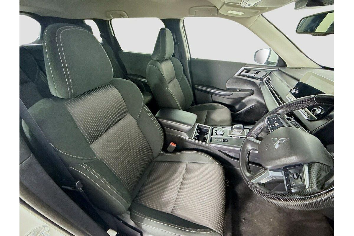 2024 Mitsubishi Outlander LS ZM