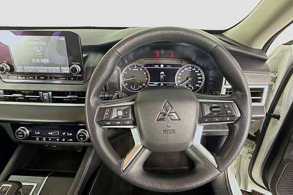 2024 Mitsubishi Outlander ES ZM