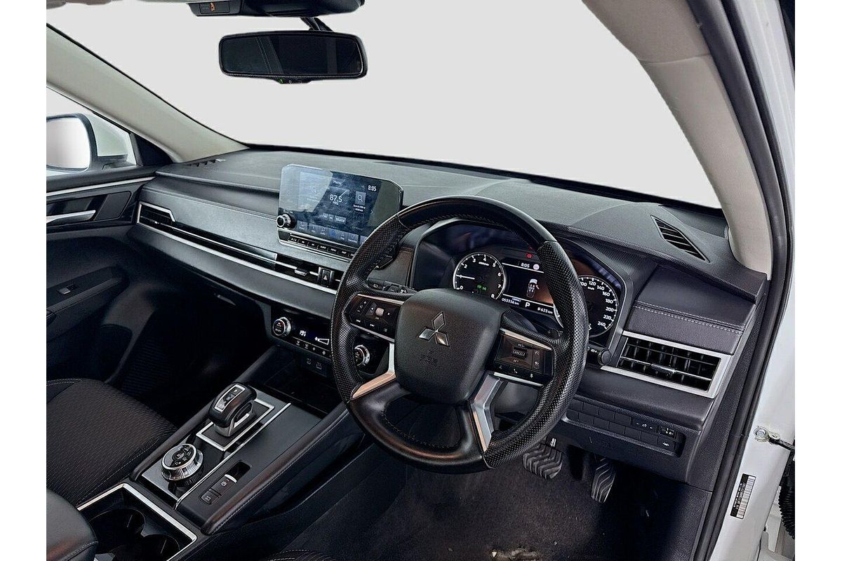 2024 Mitsubishi Outlander LS ZM