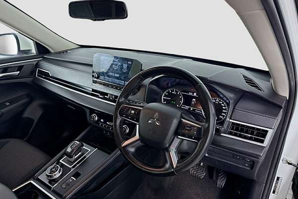 2024 Mitsubishi Outlander LS ZM