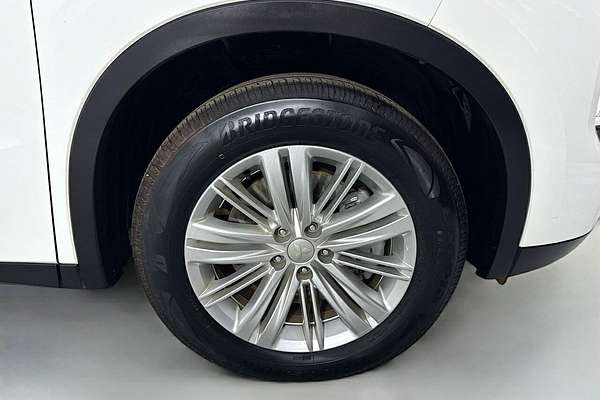 2024 Mitsubishi Outlander LS ZM