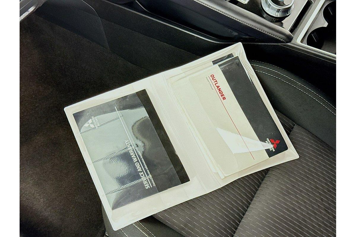 2024 Mitsubishi Outlander LS ZM