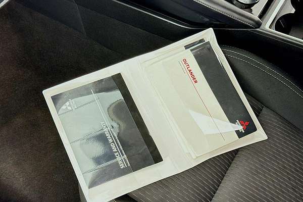 2024 Mitsubishi Outlander LS ZM