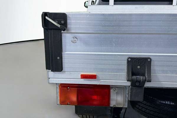 2017 Toyota Hilux Workmate TGN121R Rear Wheel Drive