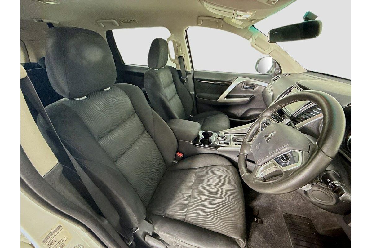 2017 Mitsubishi Pajero Sport GLX QE