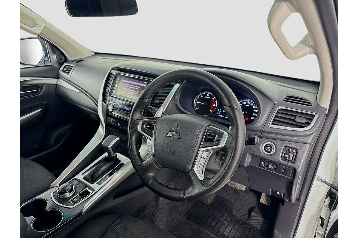 2017 Mitsubishi Pajero Sport GLX QE