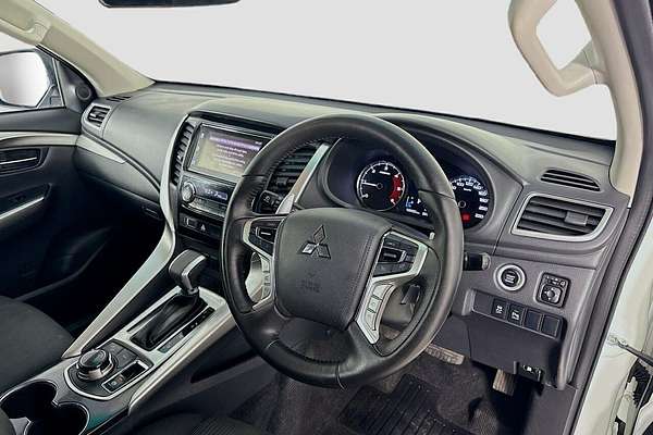 2017 Mitsubishi Pajero Sport GLX QE