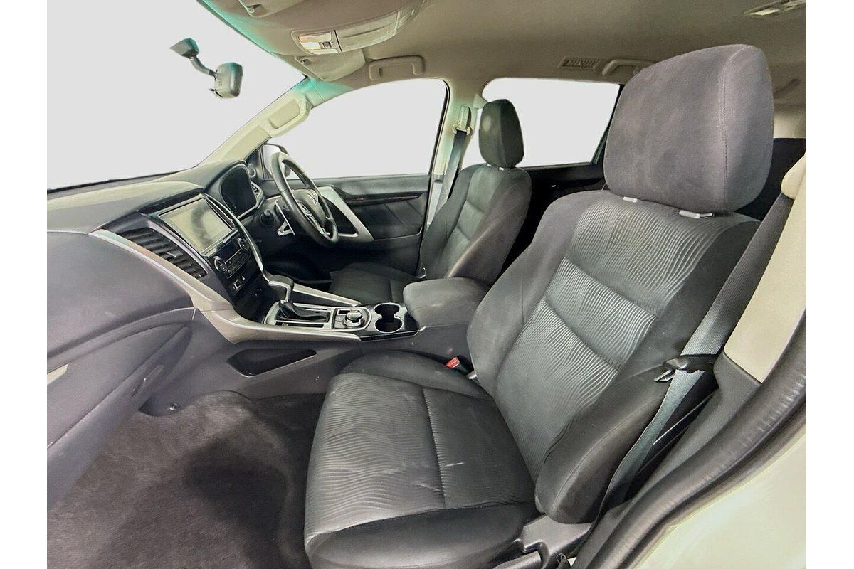 2017 Mitsubishi Pajero Sport GLX QE