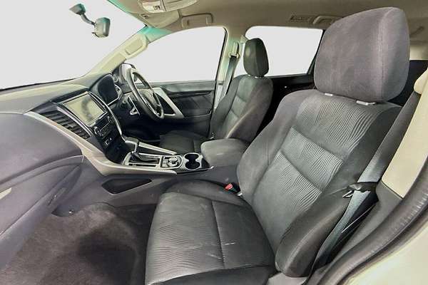 2017 Mitsubishi Pajero Sport GLX QE