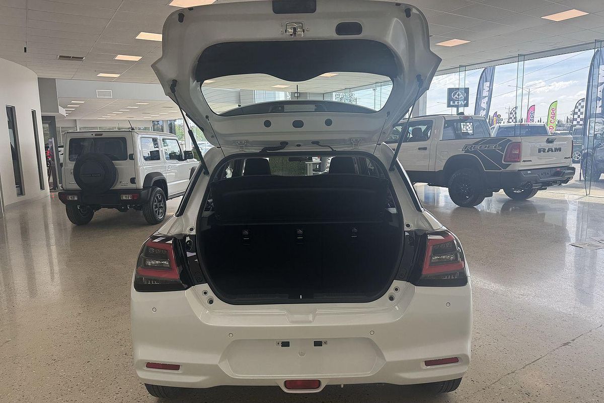 2025 Suzuki Swift Hybrid UZ