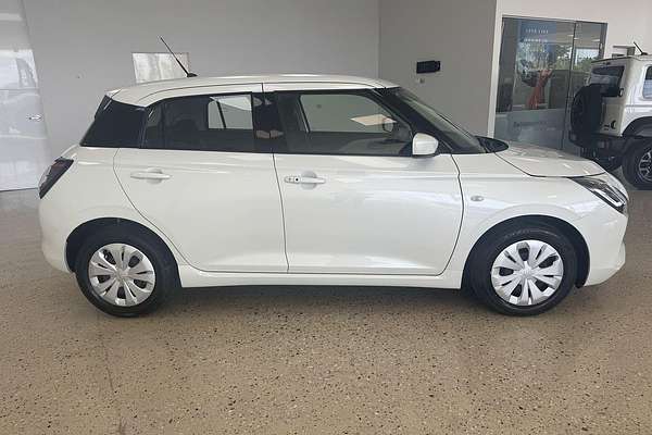 2025 Suzuki Swift Hybrid UZ