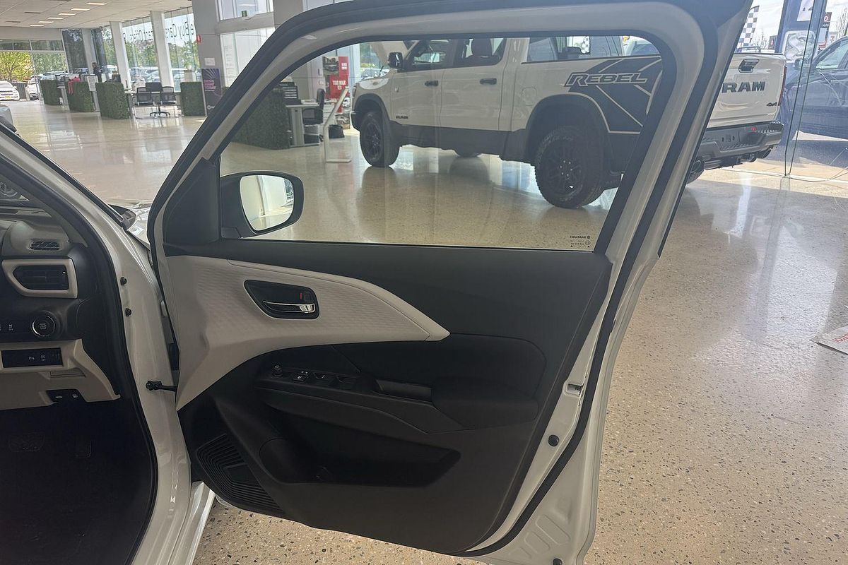 2025 Suzuki Swift Hybrid UZ