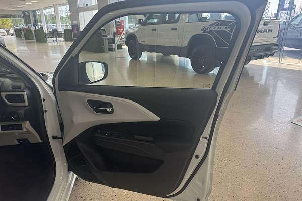 2025 Suzuki Swift Hybrid UZ