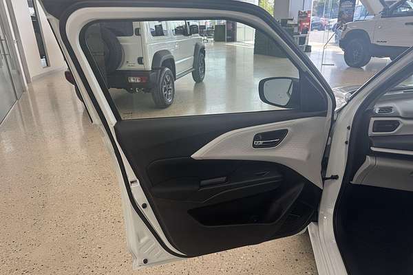 2025 Suzuki Swift Hybrid UZ