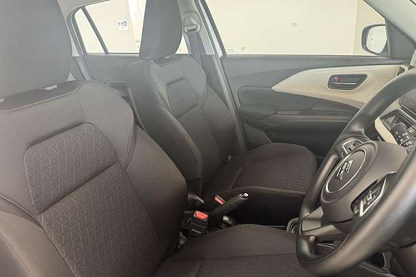 2025 Suzuki Swift Hybrid UZ