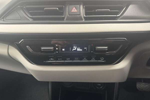 2025 Suzuki Swift Hybrid UZ