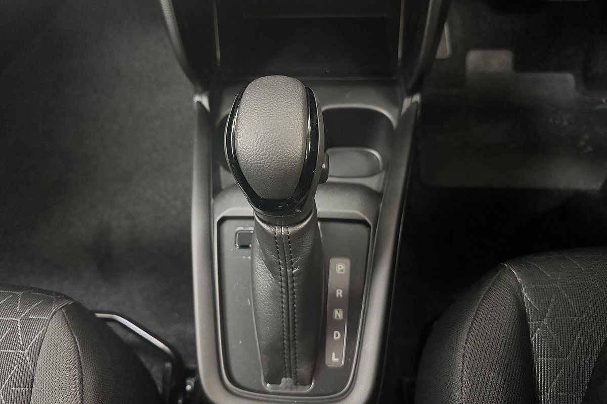 2025 Suzuki Swift Hybrid UZ