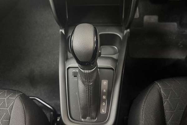 2025 Suzuki Swift Hybrid UZ