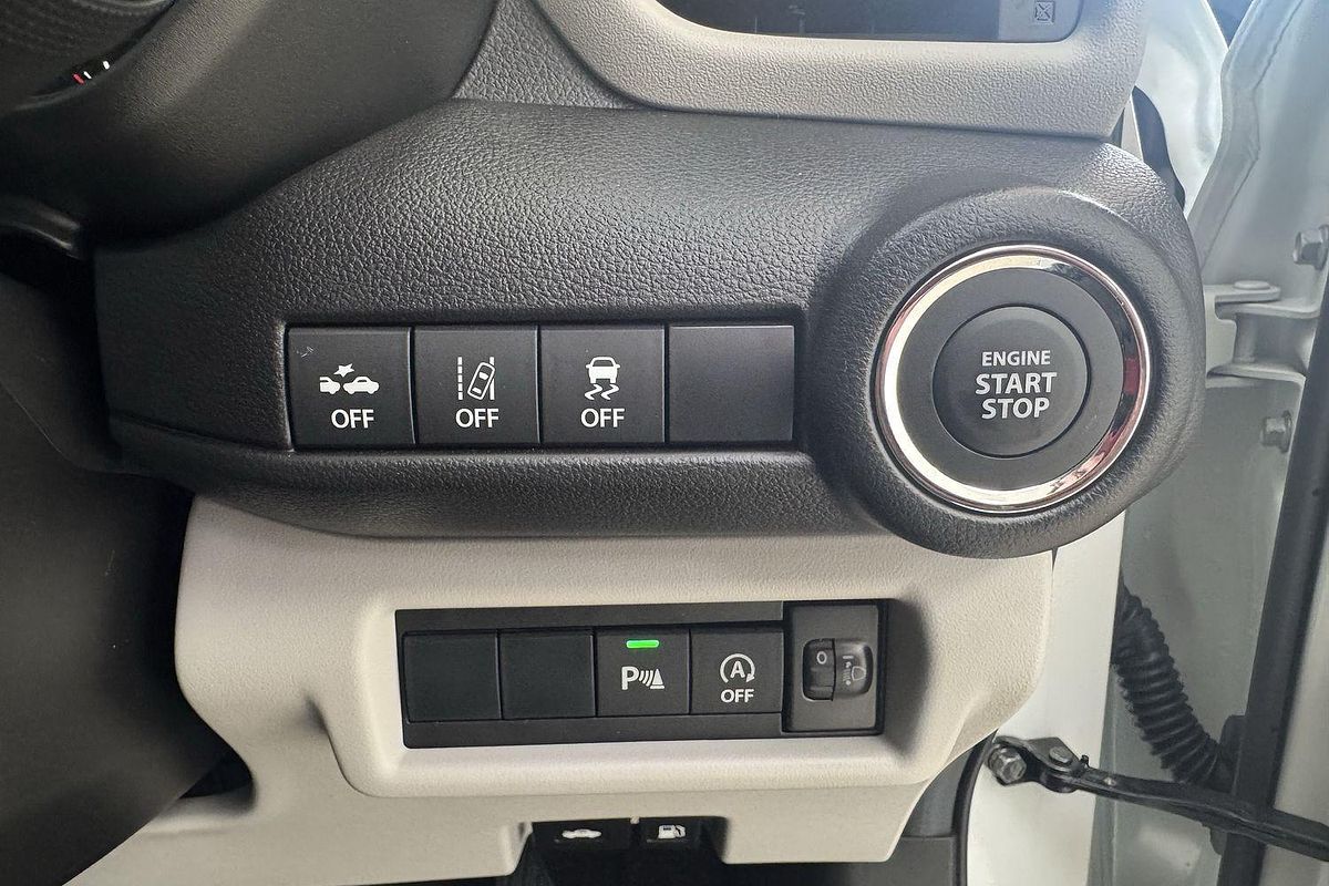 2025 Suzuki Swift Hybrid UZ