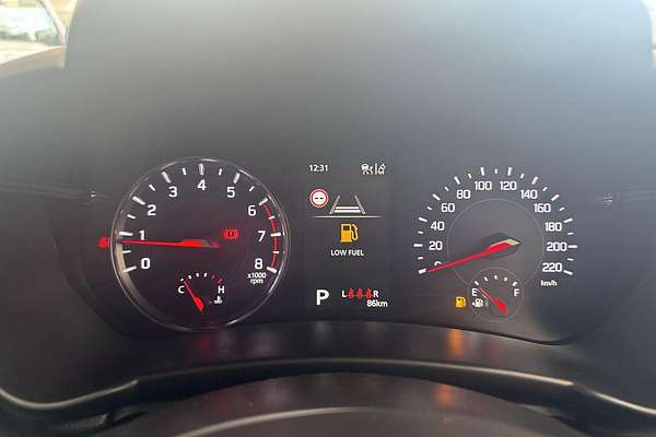 2025 Suzuki Swift Hybrid UZ