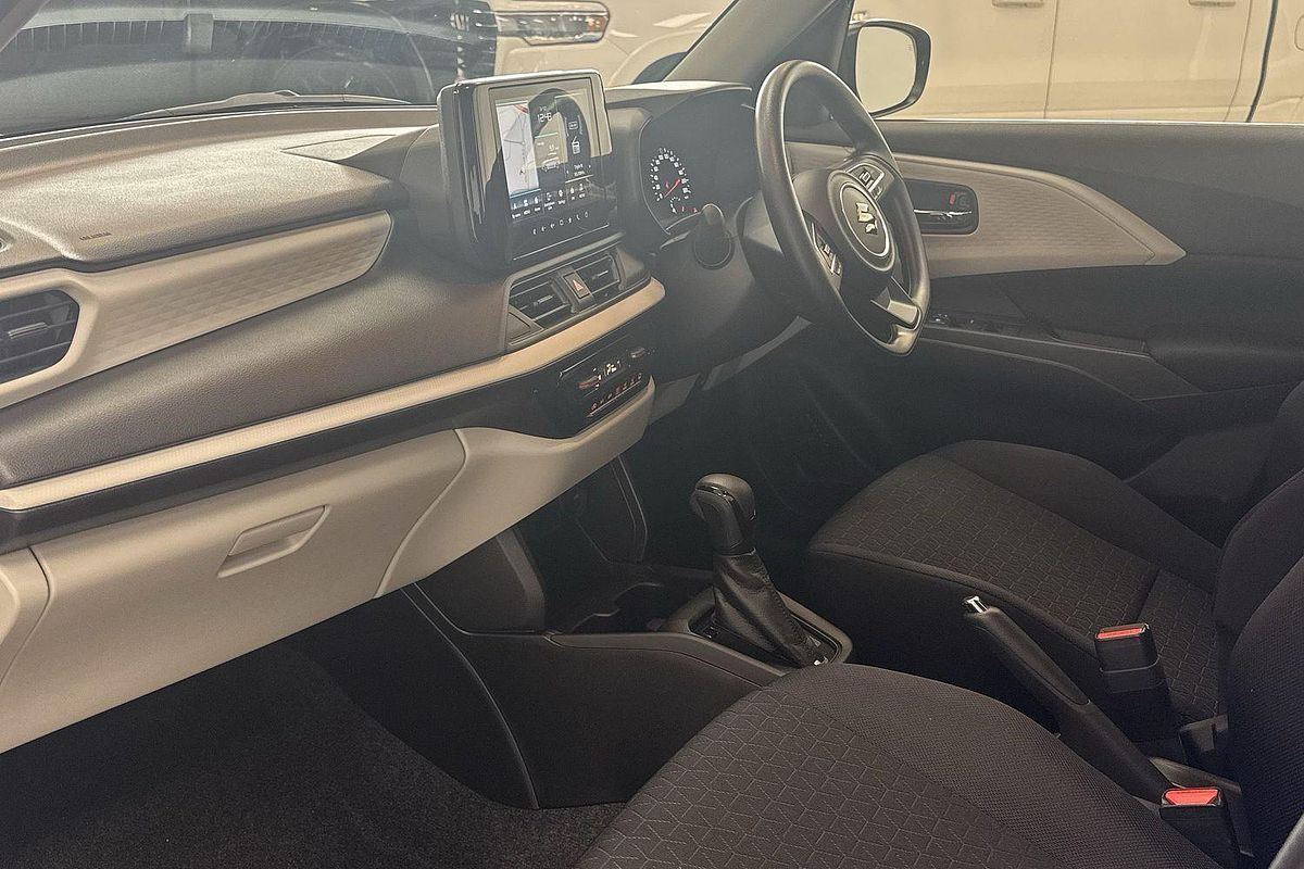 2025 Suzuki Swift Hybrid UZ