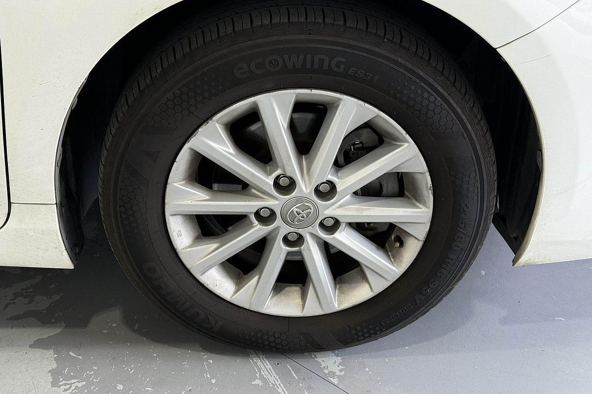 2017 Toyota Camry Altise AVV50R