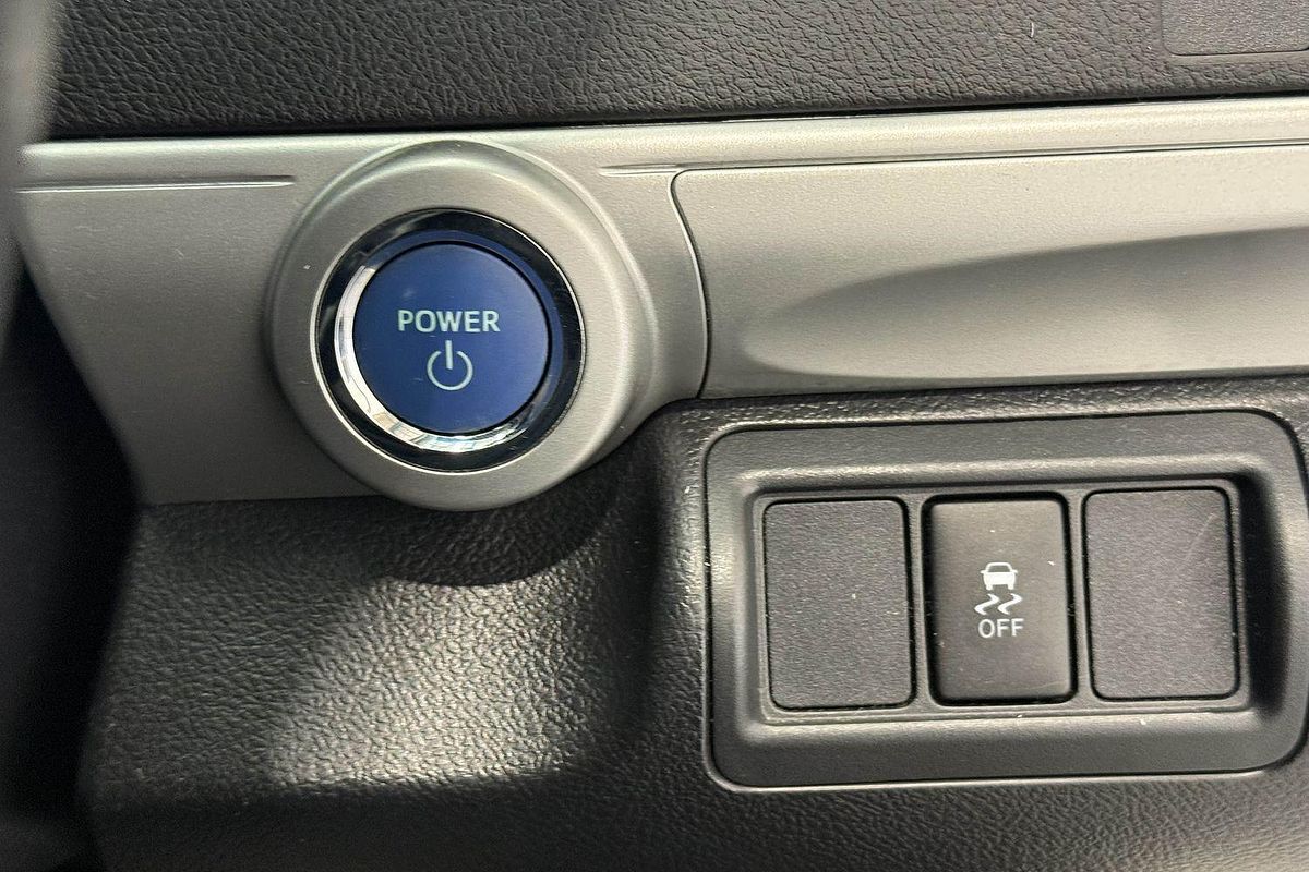 2017 Toyota Camry Altise AVV50R