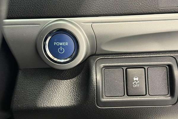 2017 Toyota Camry Altise AVV50R