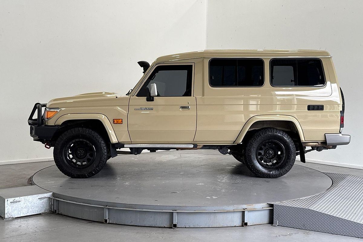 2022 Toyota Landcruiser GXL Troopcarrier VDJ78R