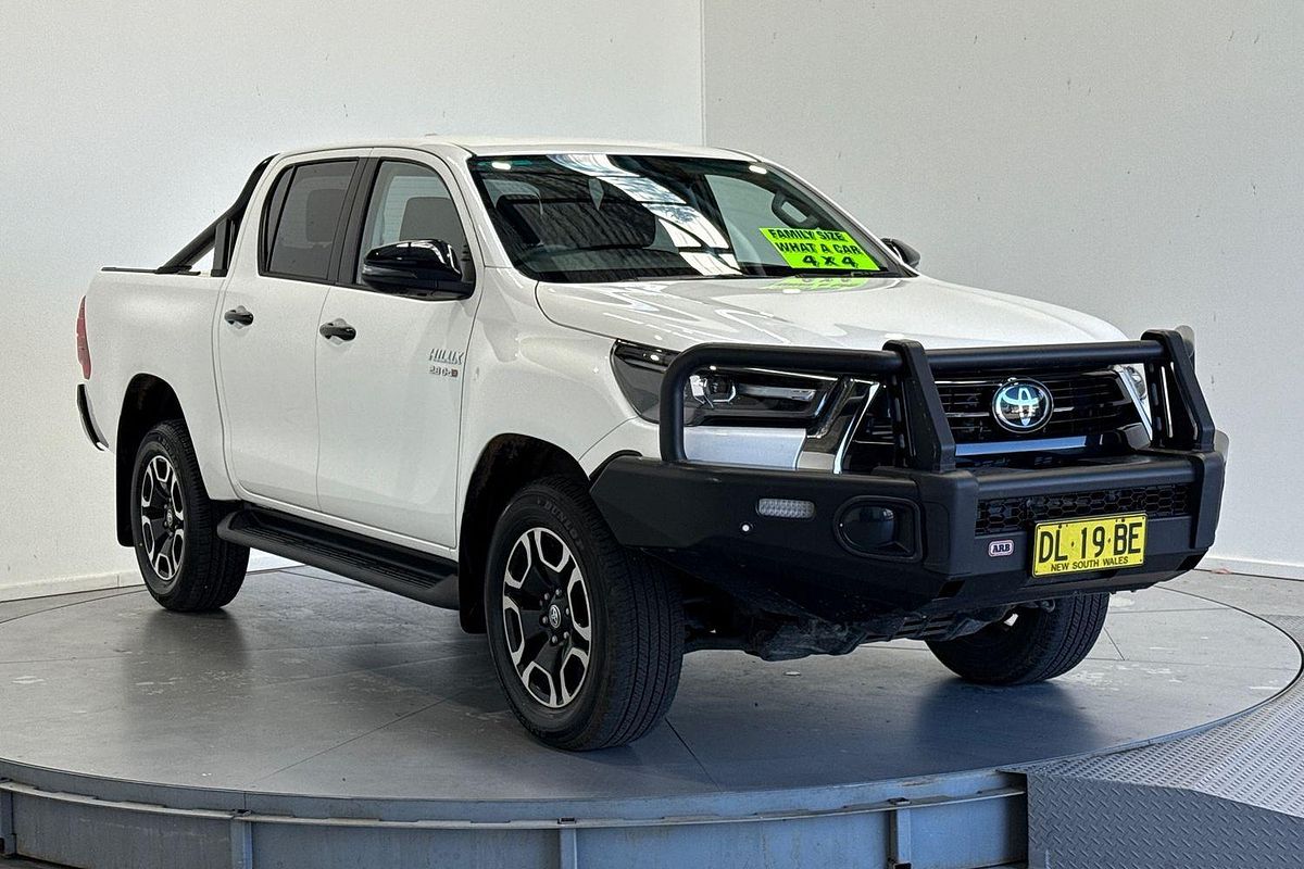 2024 Toyota Hilux SR5 48V GUN126R 4X4