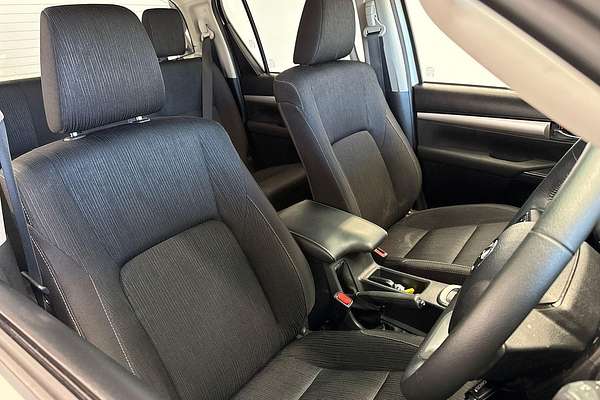 2024 Toyota Hilux SR5 48V GUN126R 4X4