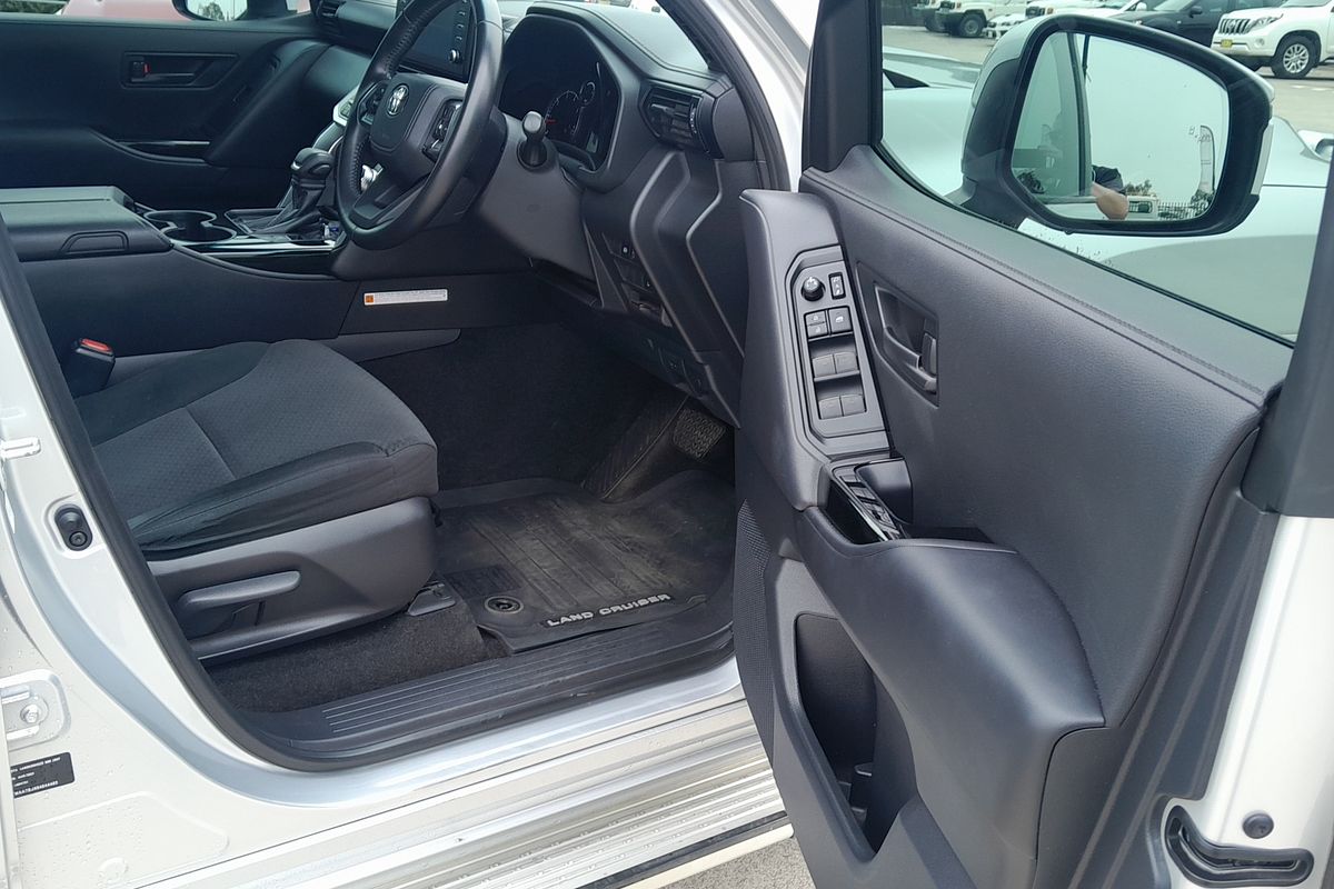 2023 Toyota Landcruiser GXL FJA300R