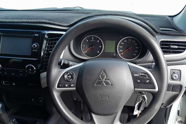 2017 Mitsubishi Triton GLX MQ 4X4