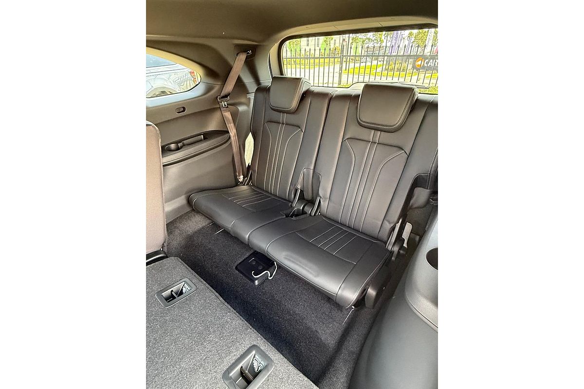 2025 Isuzu MU-X X-TERRAIN